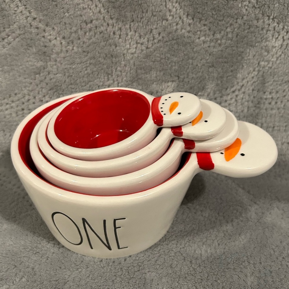 New Rae Dunn Snowman Measuring Cups from the USA